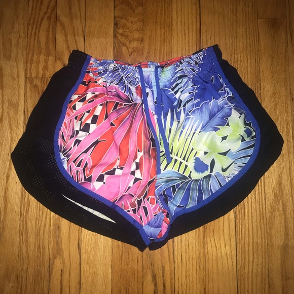 Nike Pants - NIKE WOMEN’S DRY FIT PALM LEAVES DESIGN RUNNING SHORTS, M